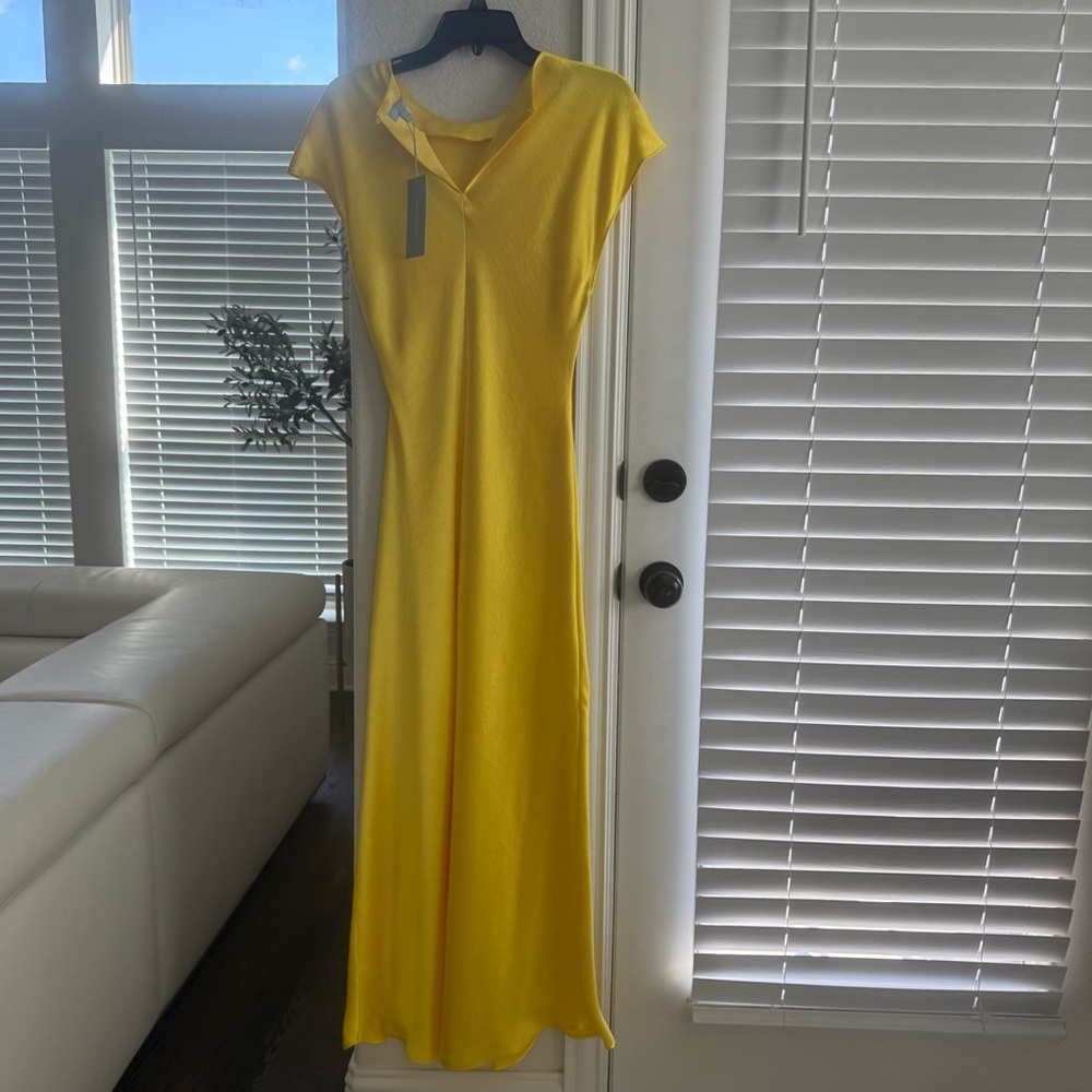 NWT Antonio Melani
Myla Short Sleeved Drapey Satin Maxi Dress - Picture 4 of 8